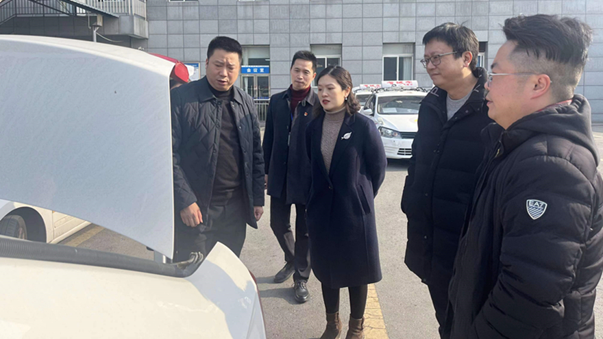 圖三：集團黨委委員、副總經(jīng)理賀維維督導綿實股份安全工作